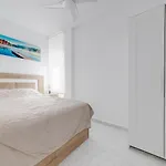 Calle Concordia 86, Two Bedroom Apartment, Up To 6 Guests, Near Del Cura Beach,supermarket Mercadona And Bus Station Apartman