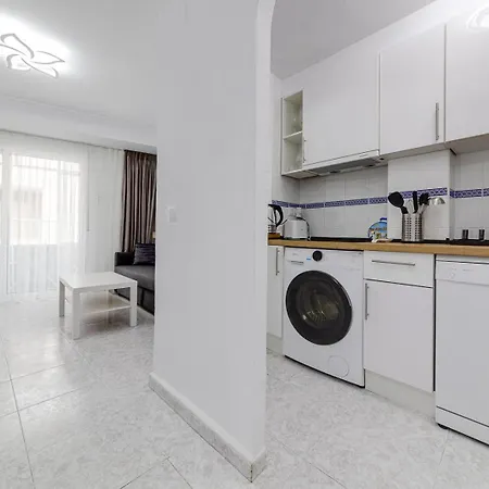 Concordia Beachside Apartment: Near Del Cura & Station *