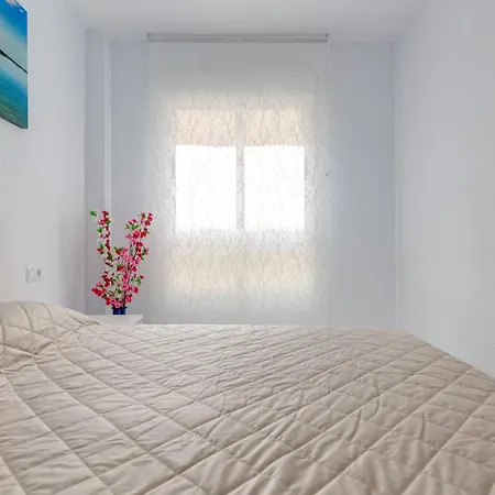 Calle Concordia 86, Two Bedroom Apartment, Up To 6 Guests, Near Del Cura Beach,supermarket Mercadona And Bus Station Apartament