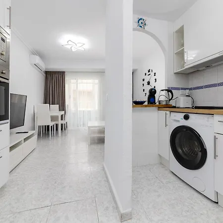 Calle Concordia 86, Two Bedroom Apartment, Up To 6 Guests, Near Del Cura Beach,supermarket Mercadona And Bus Station *