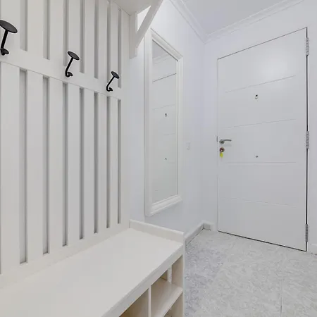 Apartment Concordia Beachside Apartment: Near Del Cura & Station