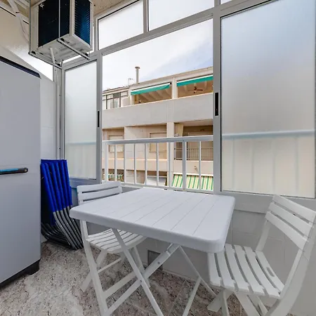Calle Concordia 86, Two Bedroom Apartment, Up To 6 Guests, Near Del Cura Beach,supermarket Mercadona And Bus Station Appartement *